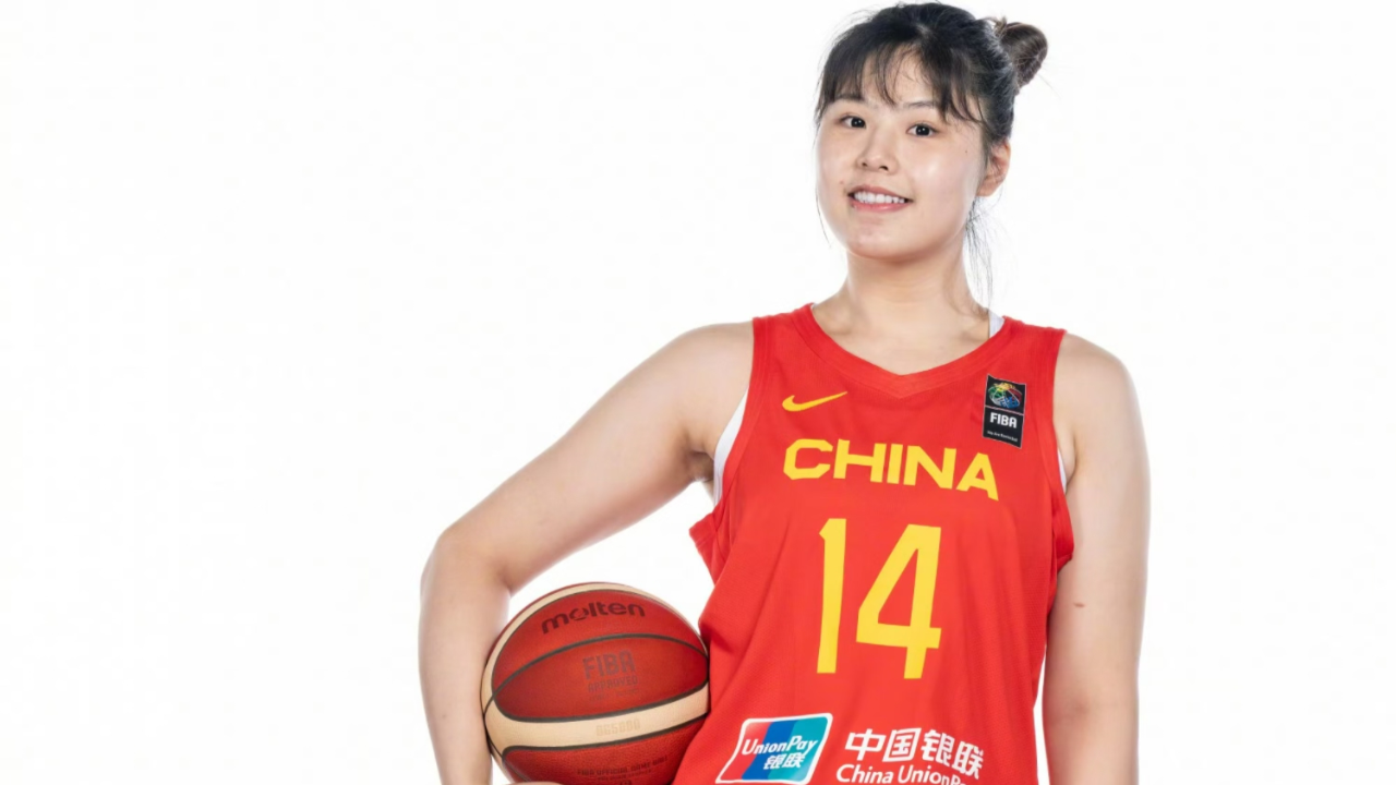 看完李月汝在美国的年薪!才知道有多不容易!男篮真该学女篮精神