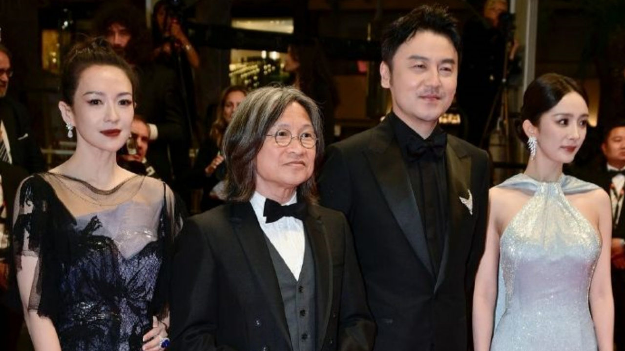 《酱园弄》首映后掌声不断,陈可辛依次拥抱主创,章子怡飞吻回馈