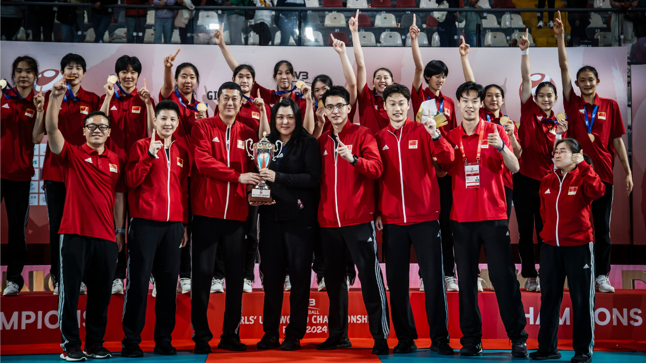 首届u17女排世锦赛夺冠归来