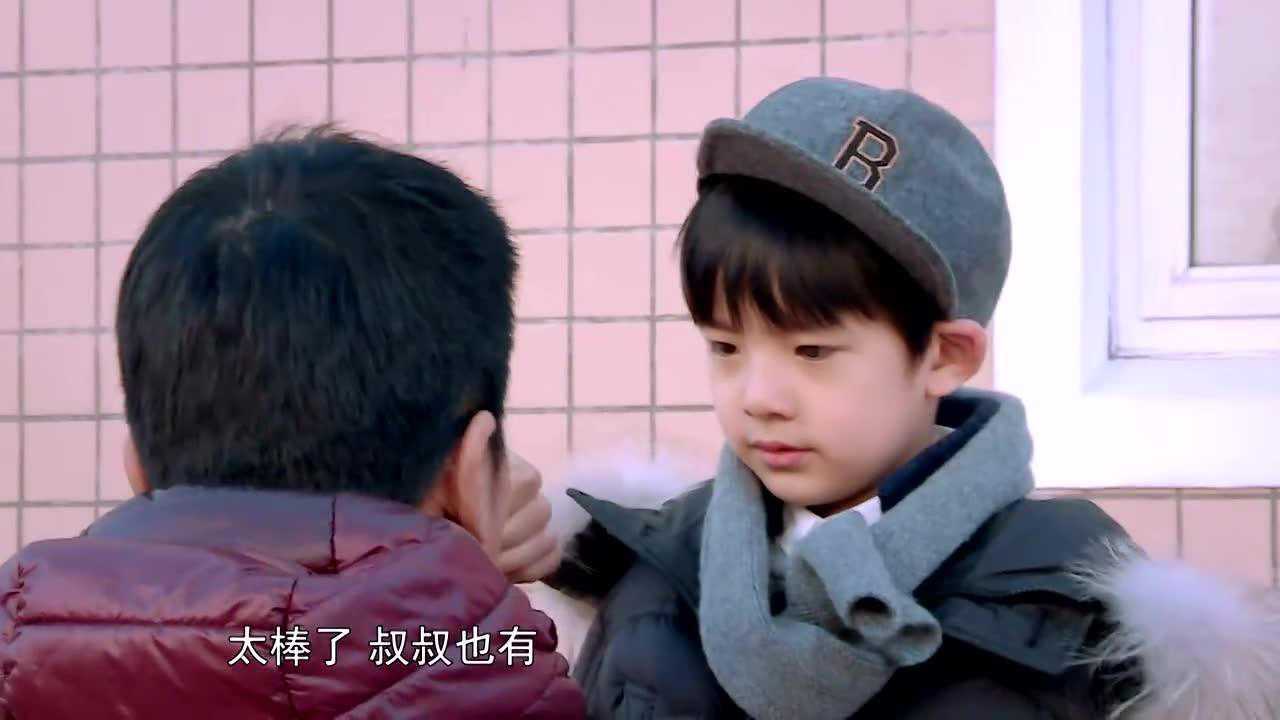 潘粤明董洁儿子顶顶接受养狗培训开心到撞墙贡献浮夸表演