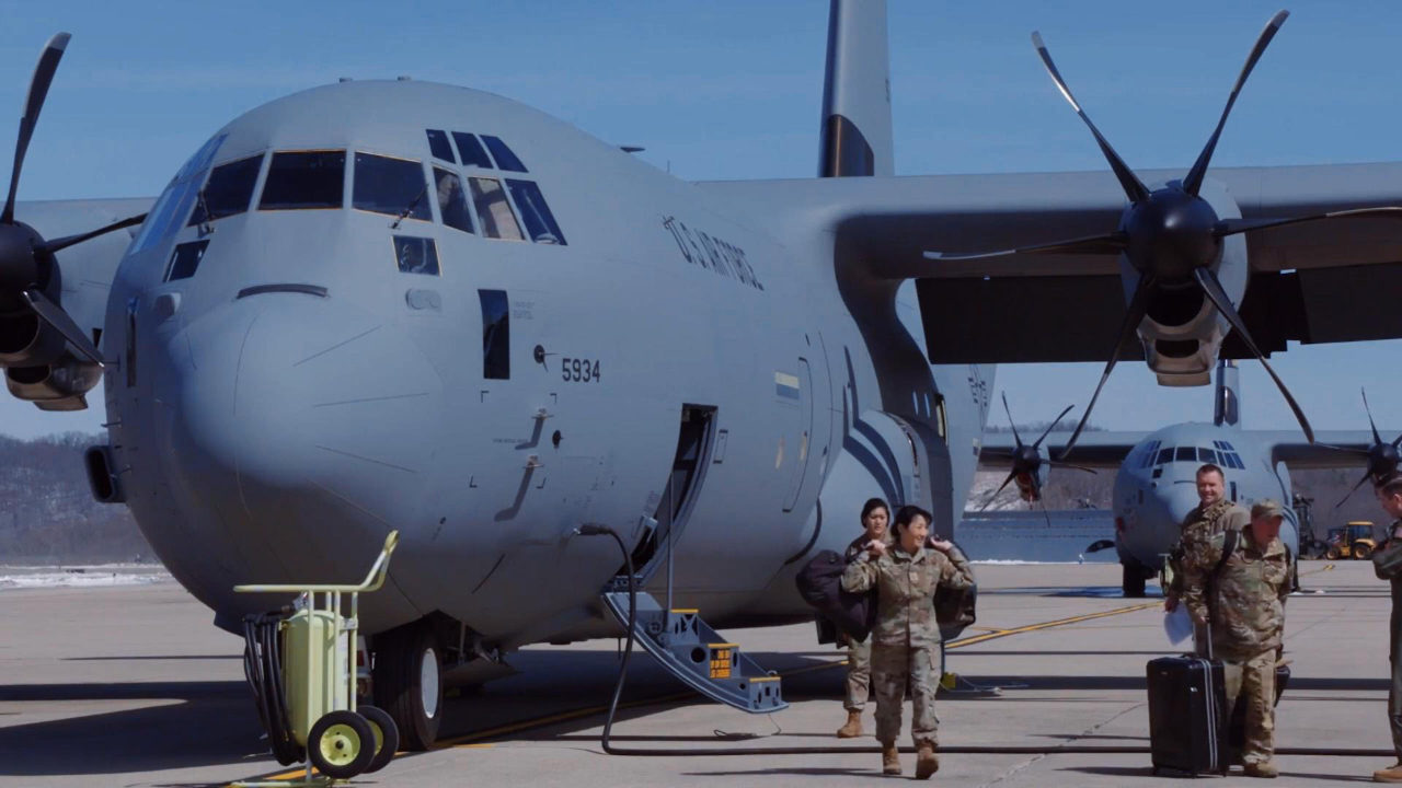 美国大力神运输机近距离画面曝光:不多见的高清实拍,真震撼 | 纪录片