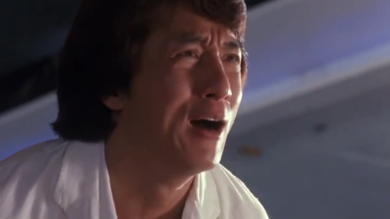 孟波被饿急眼了,把美女的大腿想成鸡腿,还流下了口水