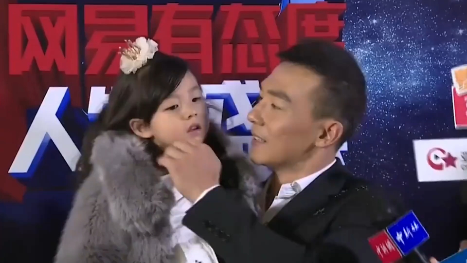 "待定儿媳"小泡芙:被霍思燕争抢着当儿媳,陈小春区别对待儿子