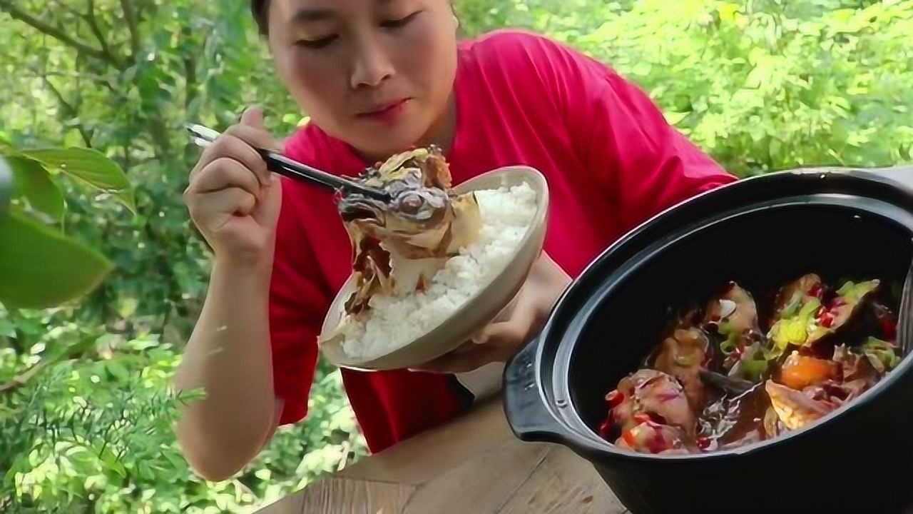 胖妹吃"草鱼"火了,自创吃法网友求收徒,胖妹:不是一般人会的