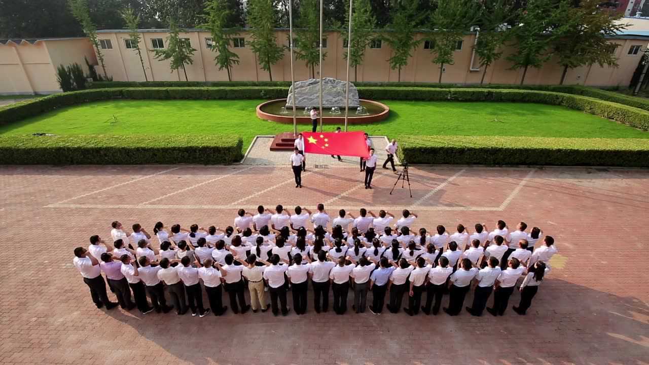 中交一公局第三工程有限公司总部举行升国旗活动