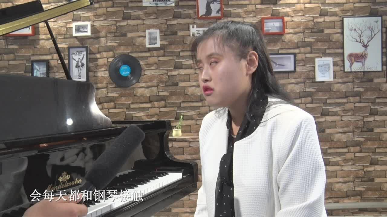 黑白钢琴弹奏彩色人生