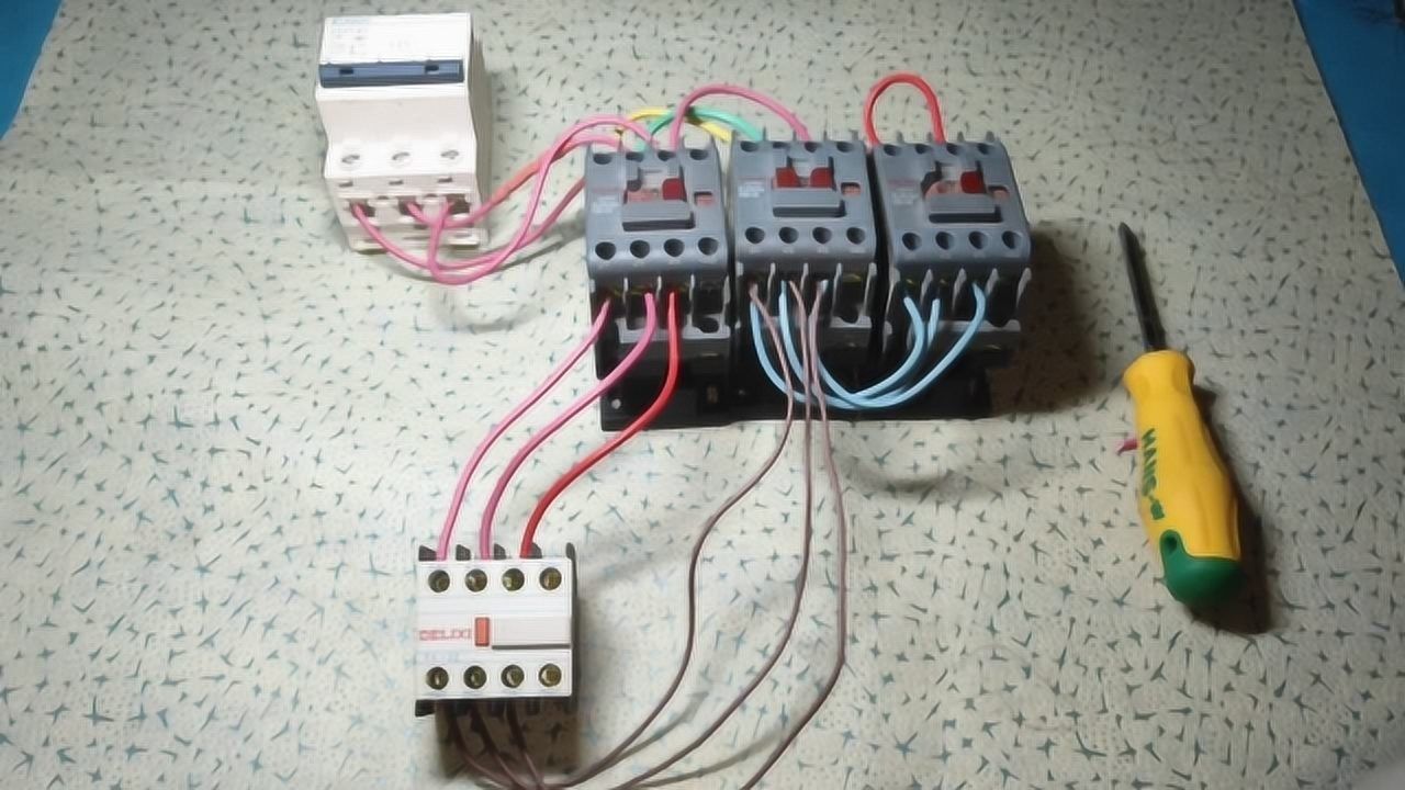 电机有6个接线柱星三角启动时该怎么接其实接线方法很简单