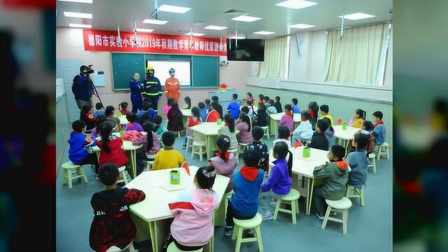 学校特设消防主题班会 奏响消防宣传月前奏