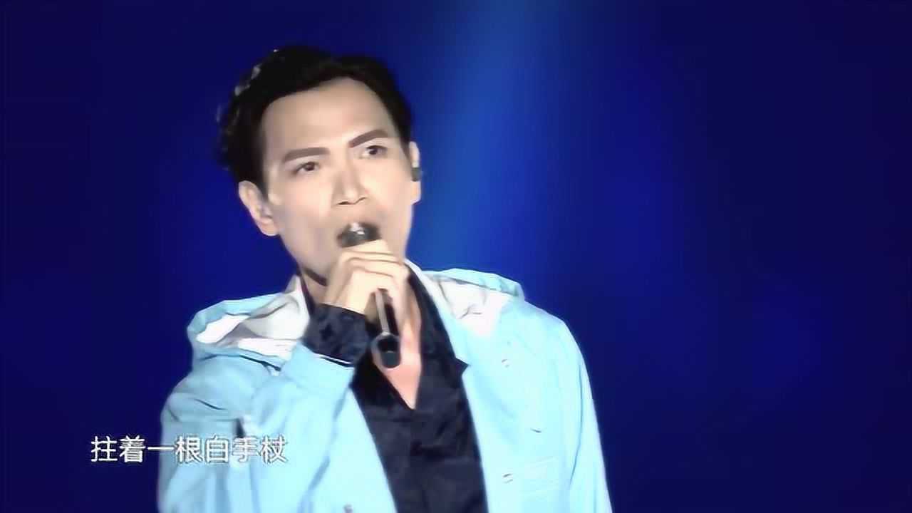 杨宗纬现场演绎《越过山丘》,致敬李宗盛,一袭风衣潇洒不羁腾讯视频