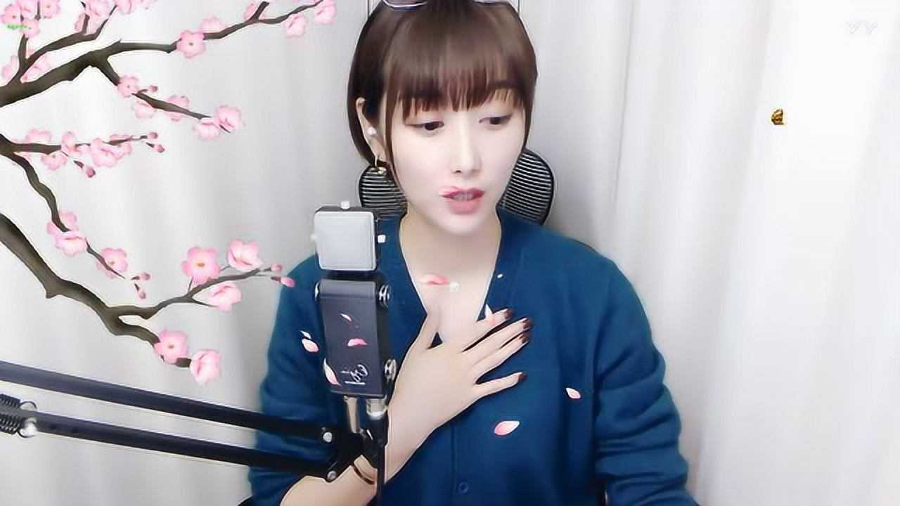 梁红12月7日晚上的直播播了4个多小时和其他主播互动唱歌
