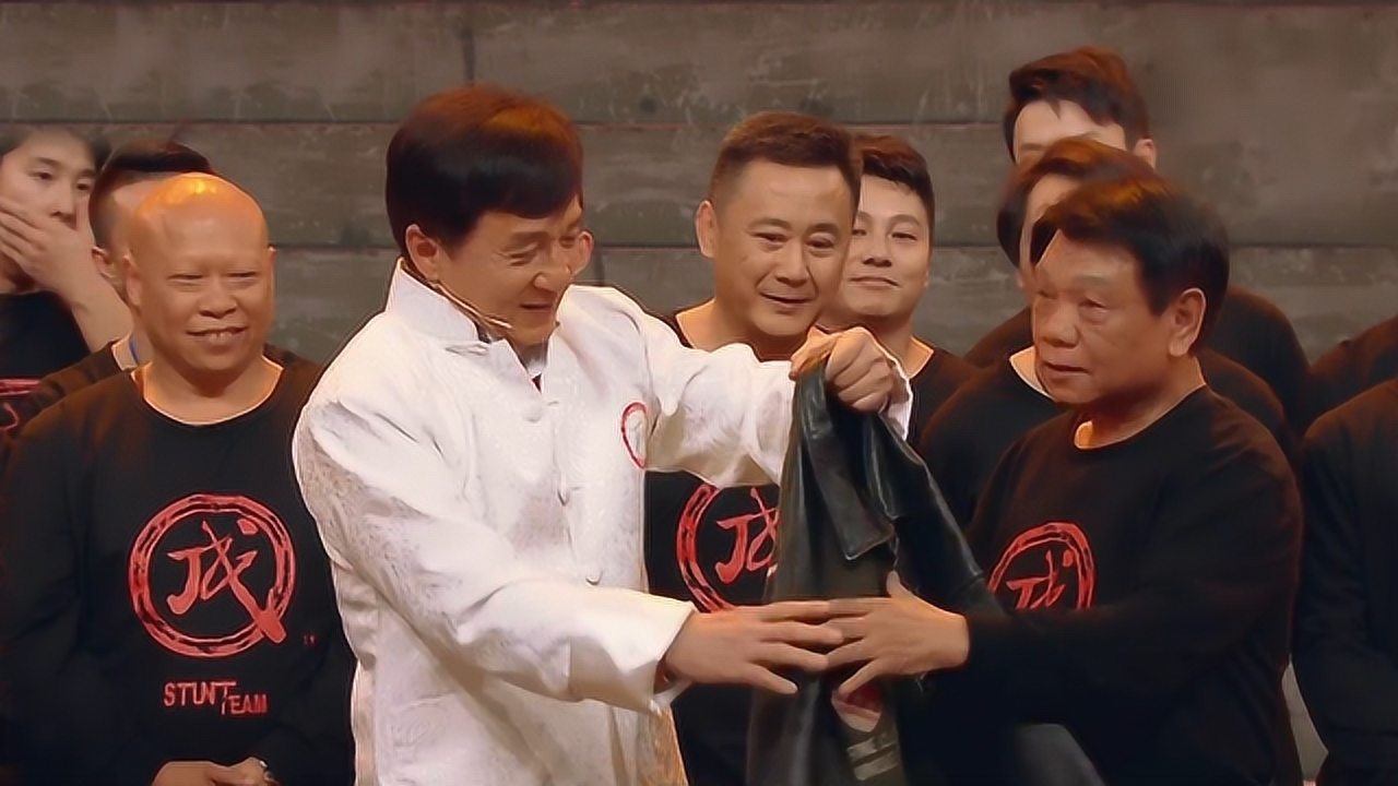 王牌对王牌第二季成家班第一代皮衣亮相现场