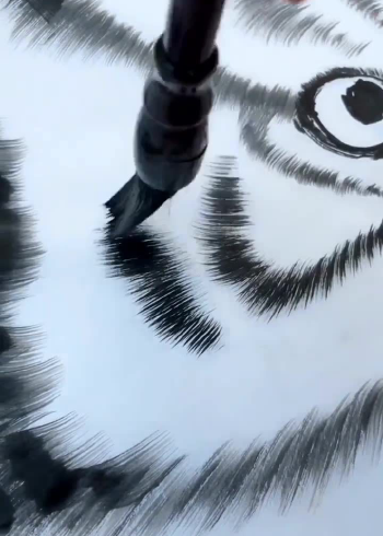 奶奶教你怎么用毛笔画老虎,真的是十分的厉害