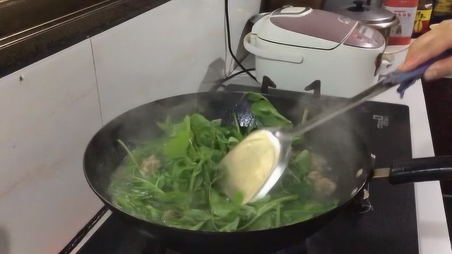 豌豆尖滑肉汤,清炒红油菜头,哎哟,这生活是非常有滋味