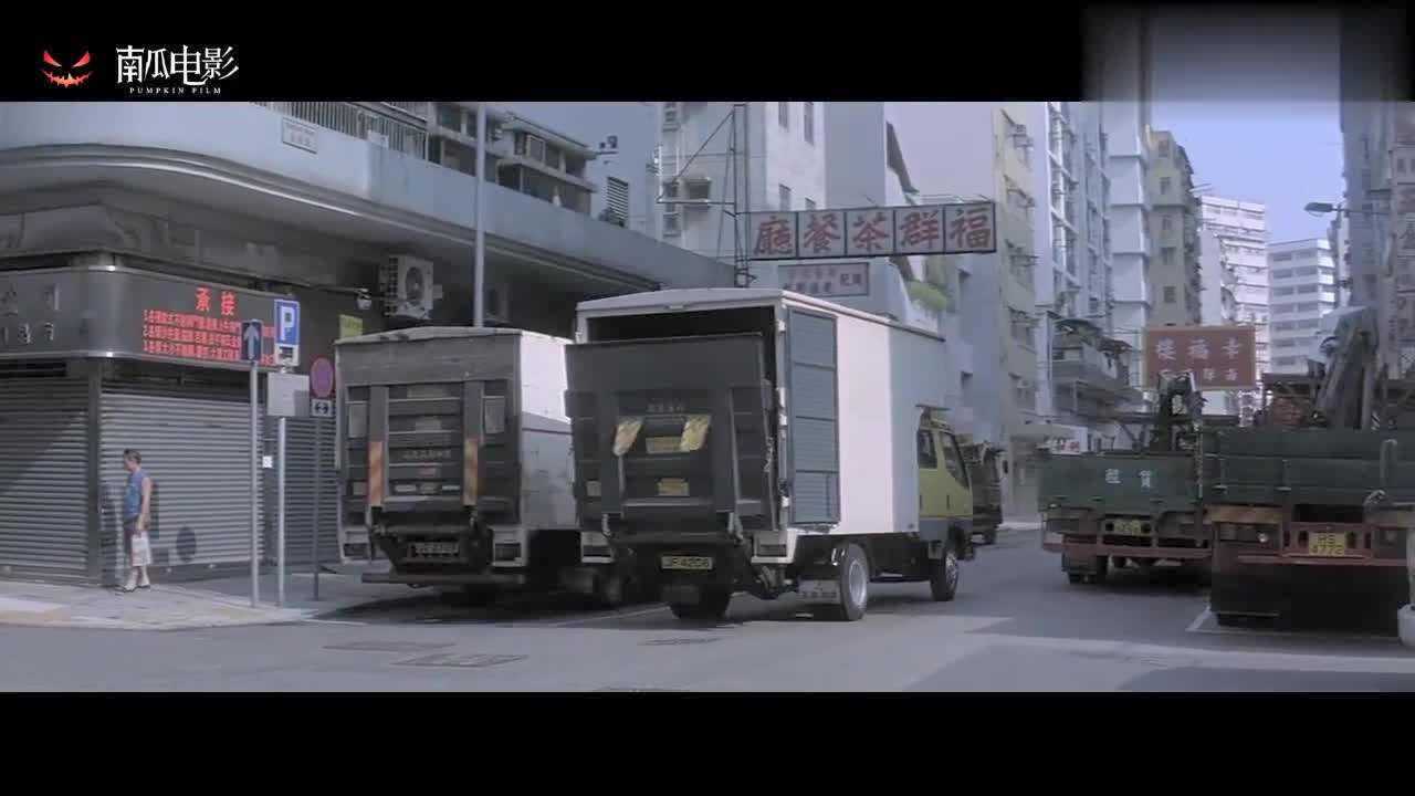 黑涩会东莞仔太狠了一把西瓜刀所向披靡不愧是车厢战神