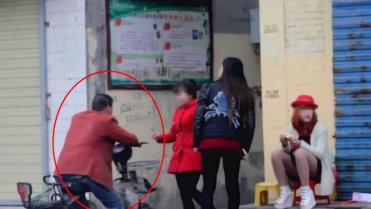 实拍“站街女”当街拉客:一次只需60元,民警检查却无功而返!_高清1080P在线观看平台_腾讯视频