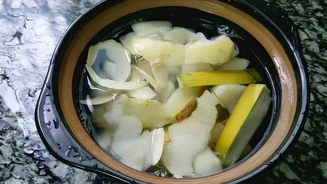广东甘蔗马蹄糖水的做法,润肺止咳又好喝,做法跟材料都很简单