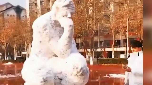 清华“冰雪维纳斯”雕刻者再出手 2小时用雪刻“思考者”