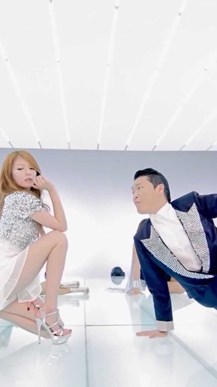 泫雅几年前就培养出了女王范儿鸟叔都要靠卖萌求关注