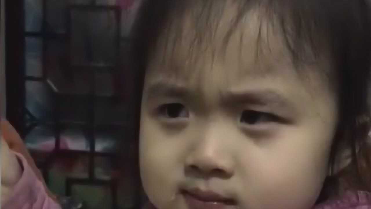 史上最皮小女孩,神模仿妈妈生气的样子,这表情也是没谁了!