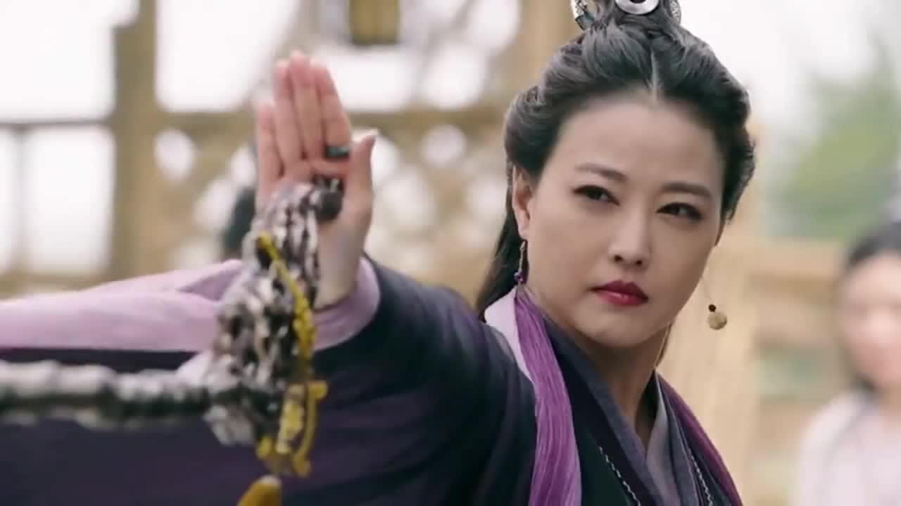 《新倚天屠龙记》灭绝师太和金花婆婆首次交战,厉害了