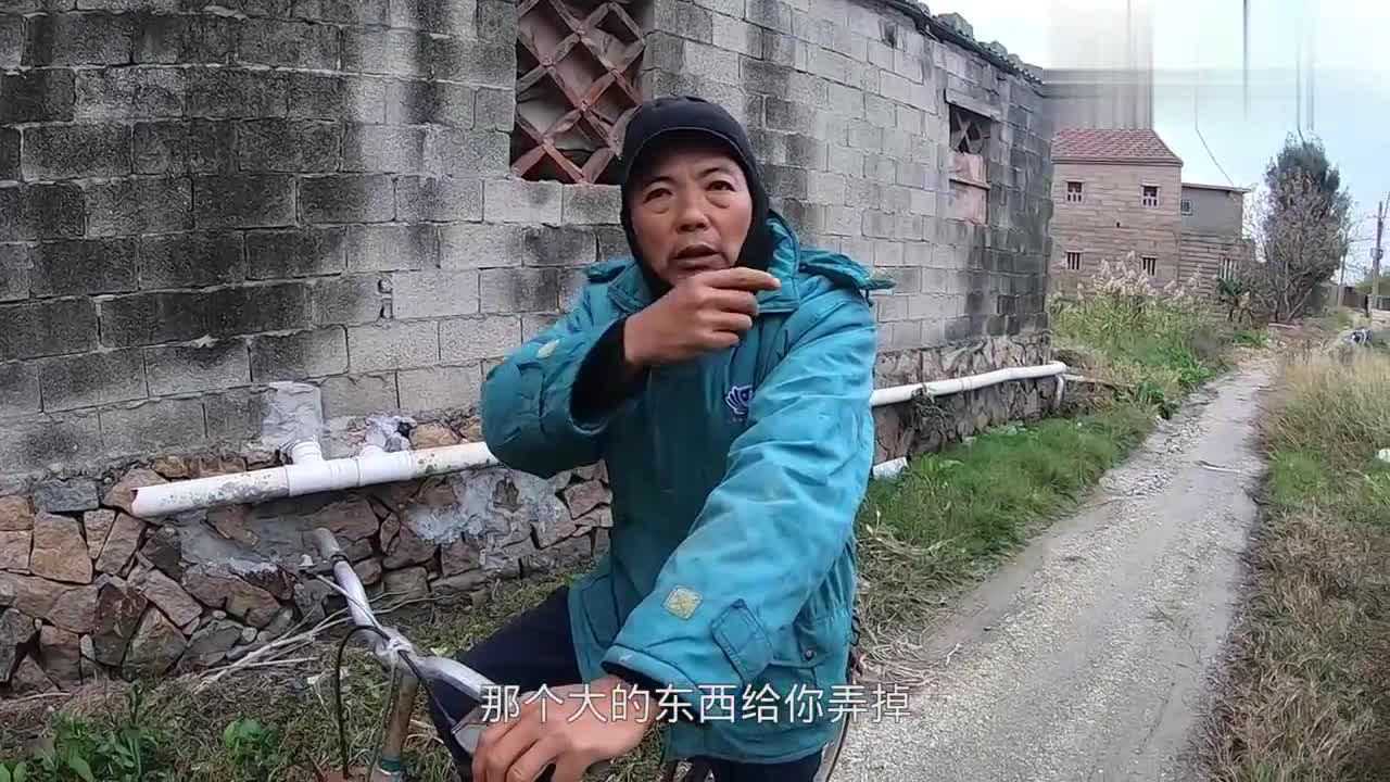 泰叔赶海拍视频没有收获,被过路游客给骂了,赶回家给老太婆诉苦