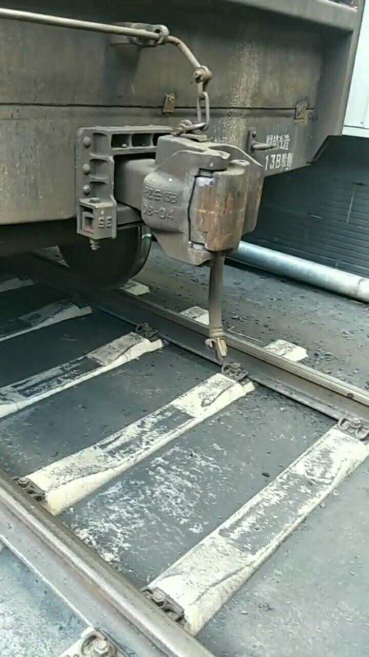 火车上的詹天佑自动挂钩,大家明白是什么原理吗?