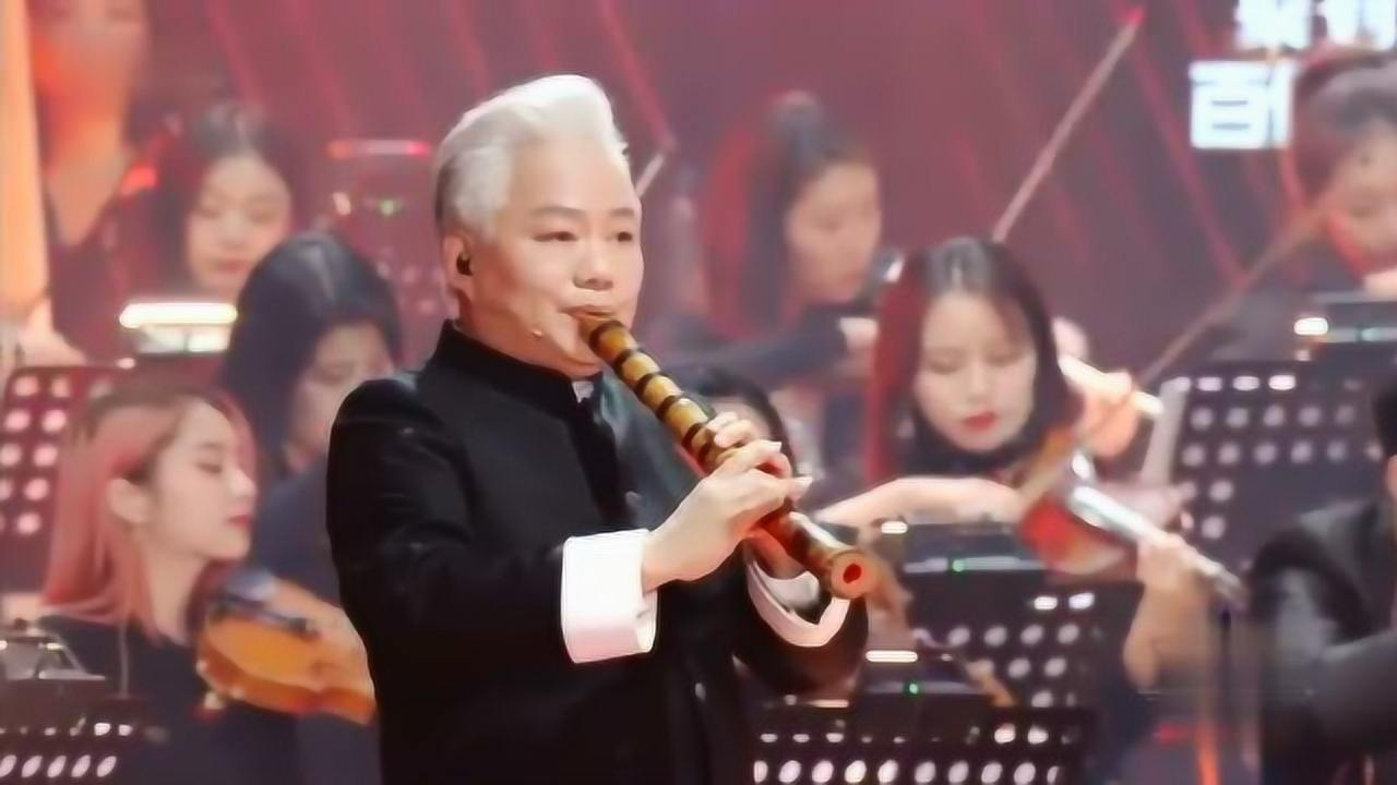 国乐大师方锦龙百人乐团前炫技,直击灵魂!