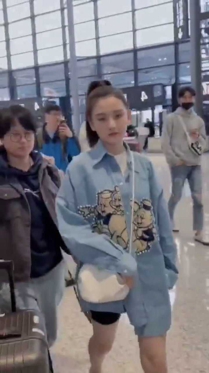 小时候红孩儿光屁屁的时候、我都见过了_高清