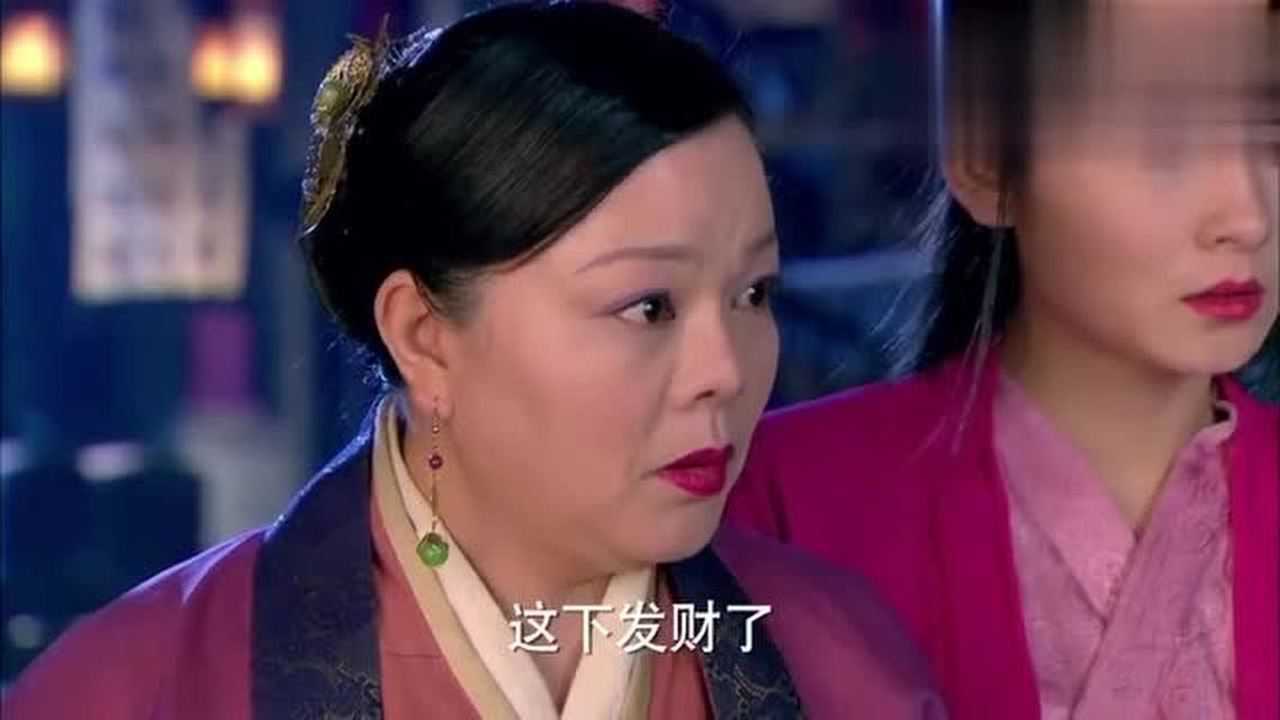 小龙女被老鸨看中,老鸨将小龙女骗进了妓院