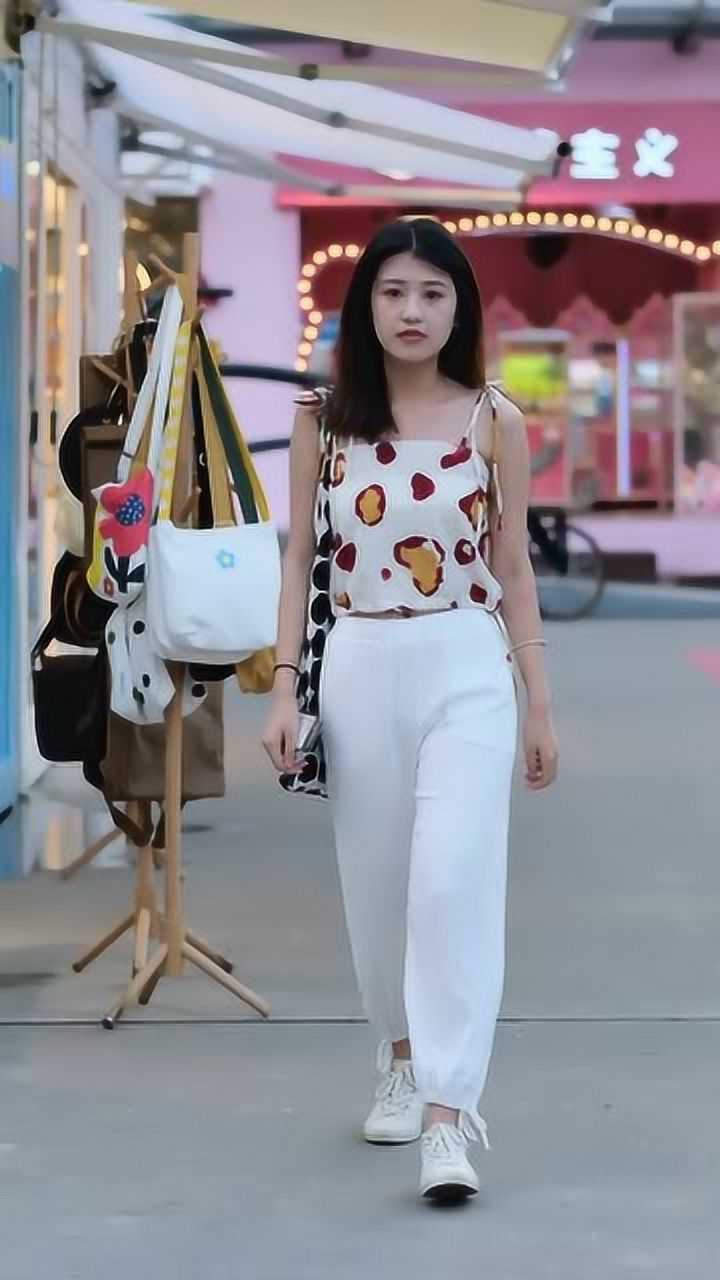 厦门街拍,有些人的美是天生的,沙坡尾偶遇的路人姑娘