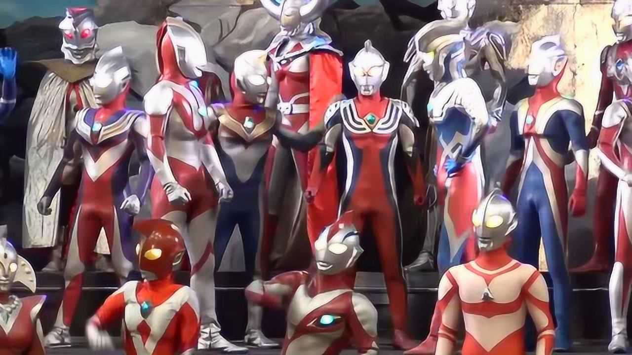 奥特曼家族全员大集合,实力差的队员被强迫站在台下