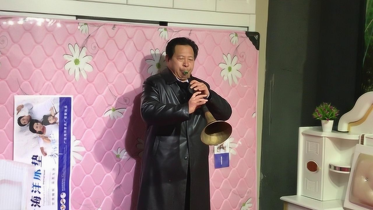 大叔唢呐吹奏豫剧名曲秦雪梅吊孝高手吹奏很有大师风范