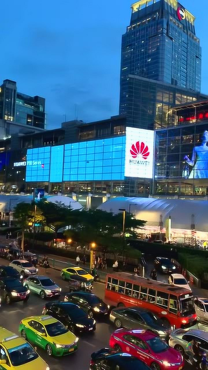 华为整个泰国最繁华的地区都为你亮灯加油