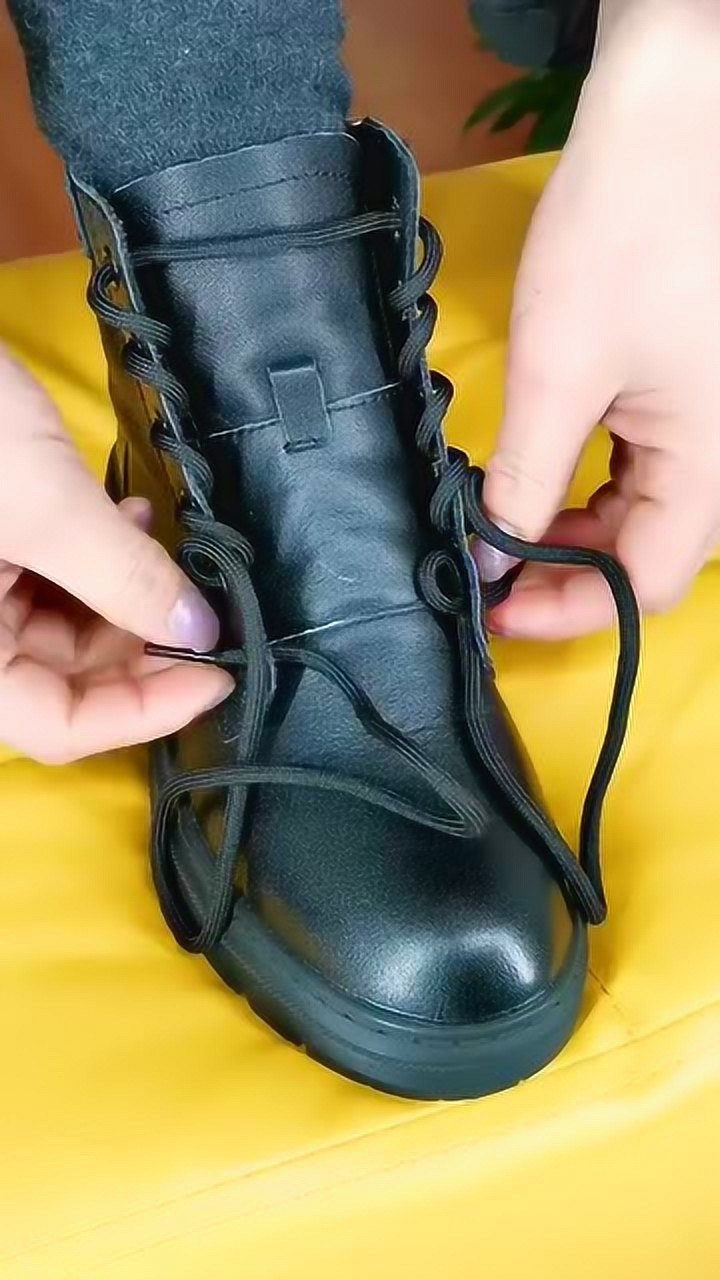 马丁靴鞋带穿孔方法图片