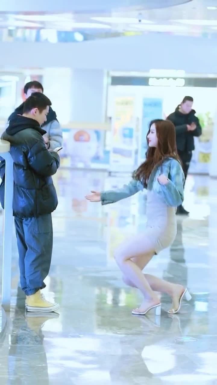 衣服穿的少的女生真是随便