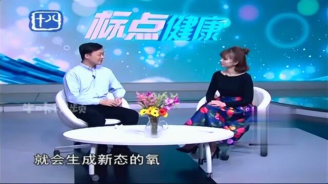 假牙小常识:用牙刷和牙膏并不能护理全面,还需使用义齿清洁片