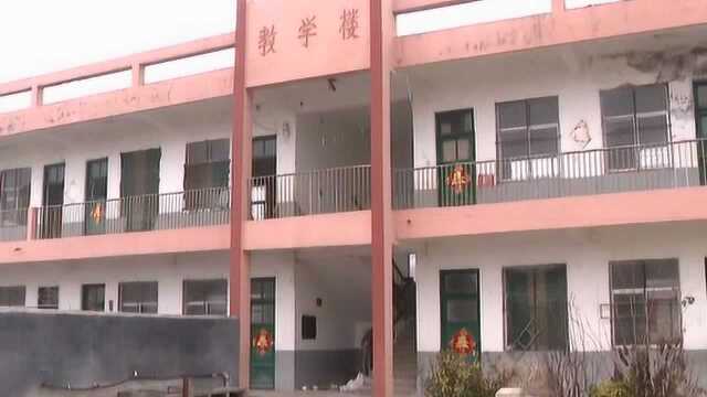 黄福常现场调度闲置学校适宜改建新型幸福院+周转房和村卫生室工作