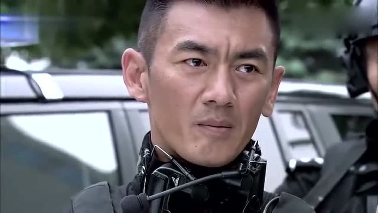 特种兵之霹雳火女儿被绑架后,队长亲自指挥解救行动,前妻急的情绪激动