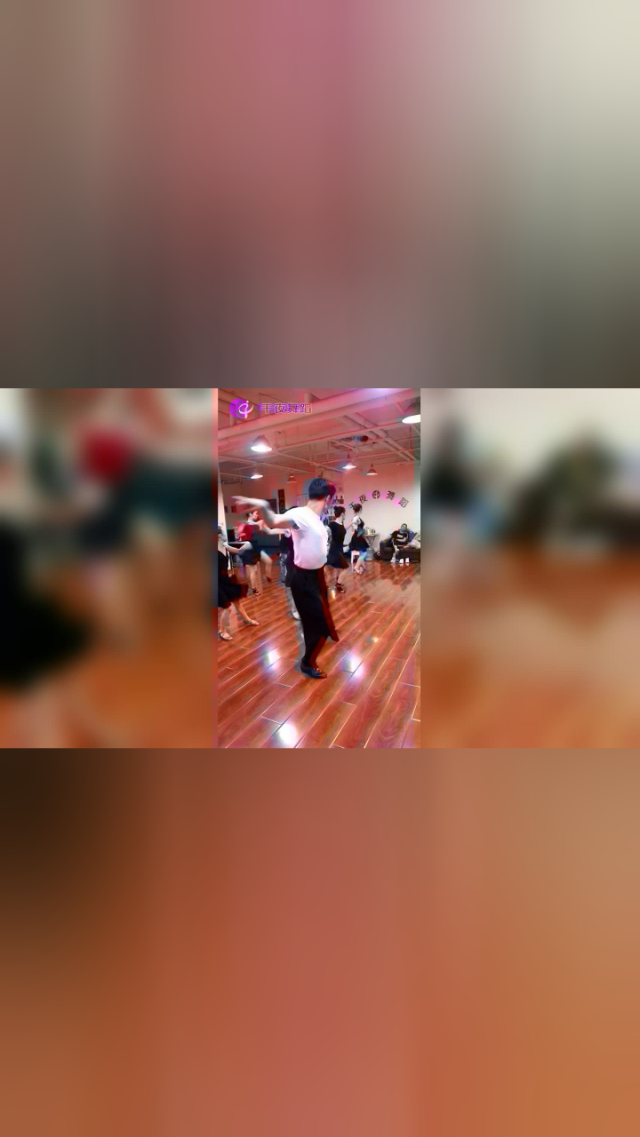 罗鑫垚老师牛仔舞课堂踢腿练习