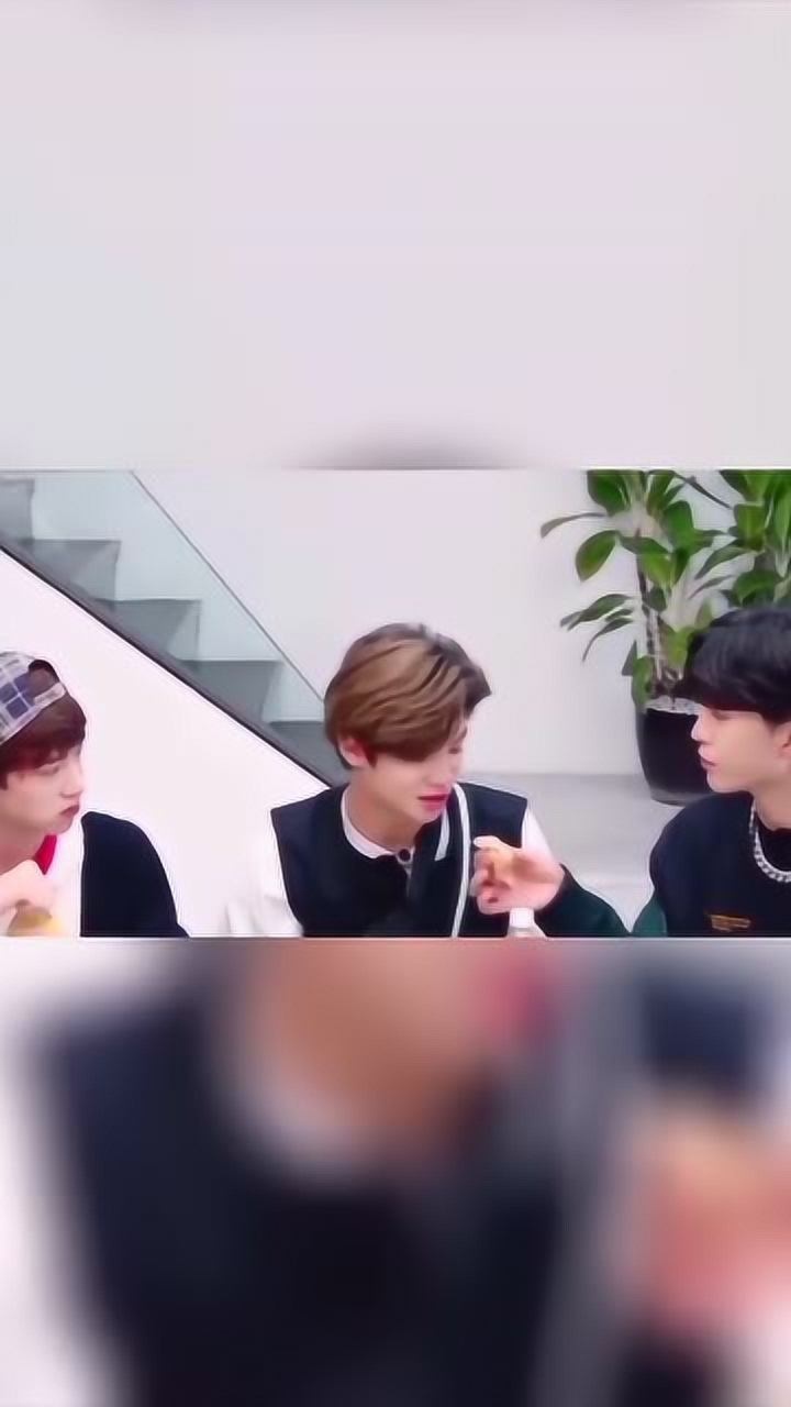 范丞丞喂黄明昊吃东西,这俩cp又磕上了,激动!