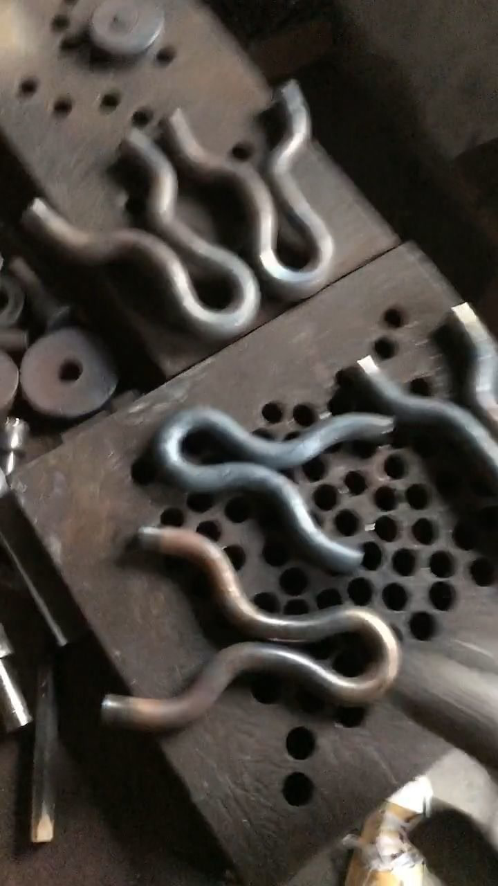 刚刚做好的弹弓模具,准备开始下一步