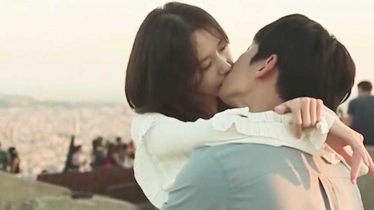 超主动的美女，进门就要脱男子衣服，男子一句话不对上去就开吻_高清