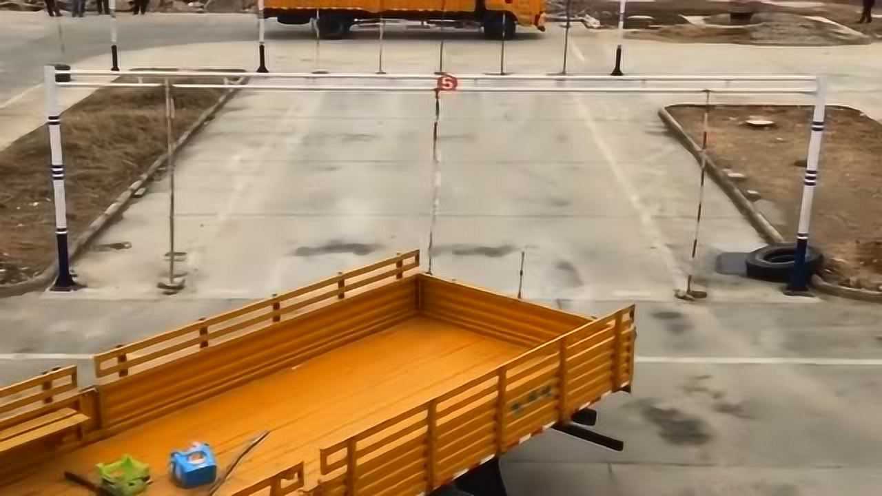 货车倒车入库看完这操作终于知道老司机是怎么练出来的