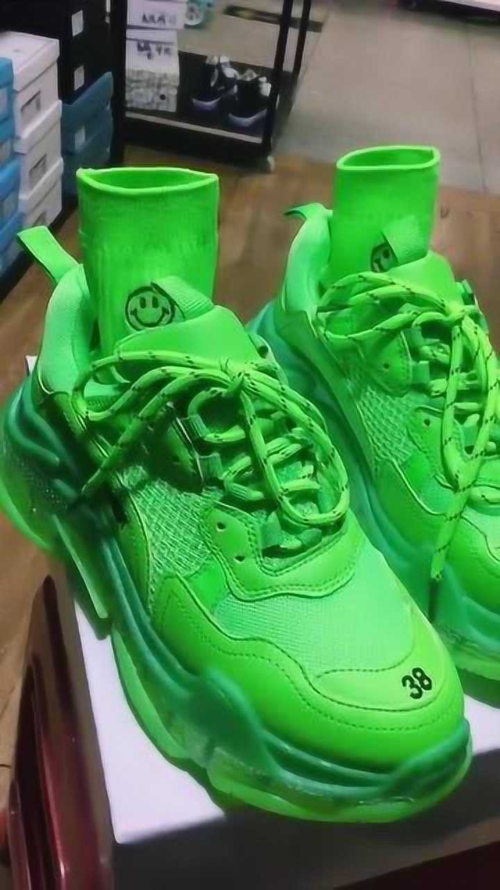 绿色鞋子搭配绿色袜子真是太酷了回头率百分之百