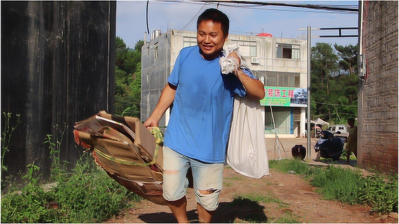 农村小伙放弃外出打工回家收烂铜烂铁结局怎么样