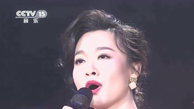 杨燕婷一曲《在那银色的月光下》,动人的嗓音,太醉人!