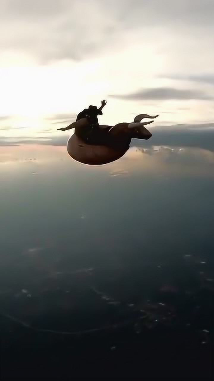 天上有牛在飞,赶紧看看身边谁在吹牛