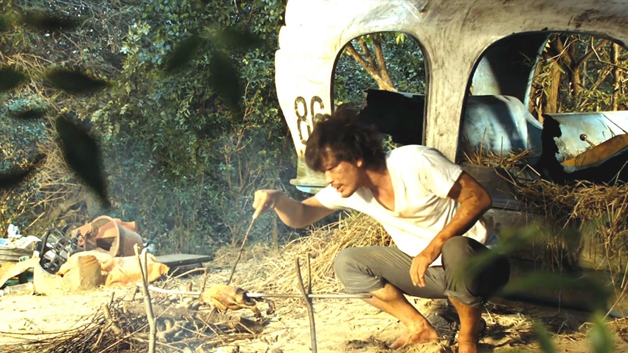 小哥上演真人版荒岛求生结果拍出度假的感觉