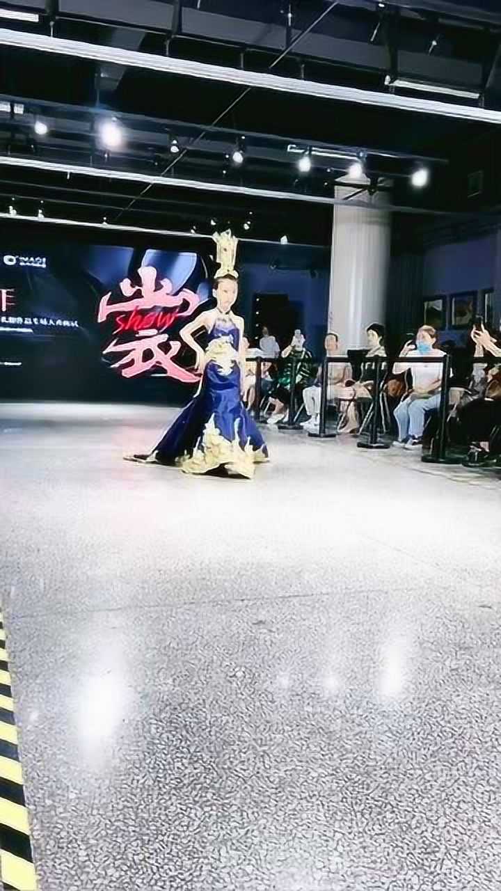 童模焱娃娃走秀,如此大的气场,一看就能拿奖!