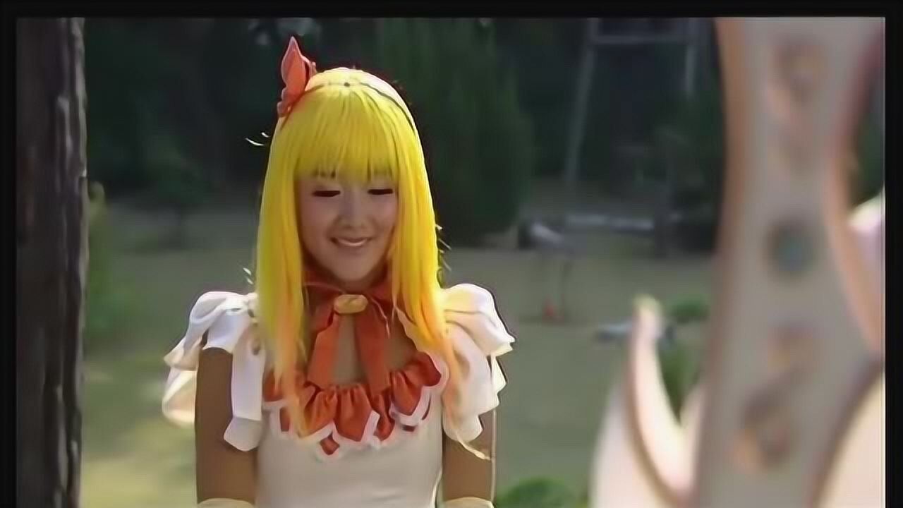 巴啦啦小魔仙小月到达火焰山并没有看到人的踪影